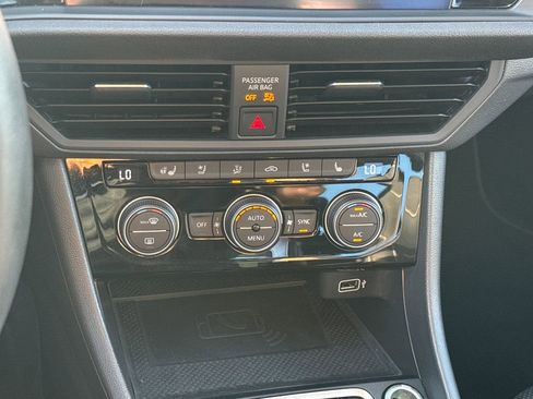 Used 2020 Volkswagen Jetta SEL Premium image 22