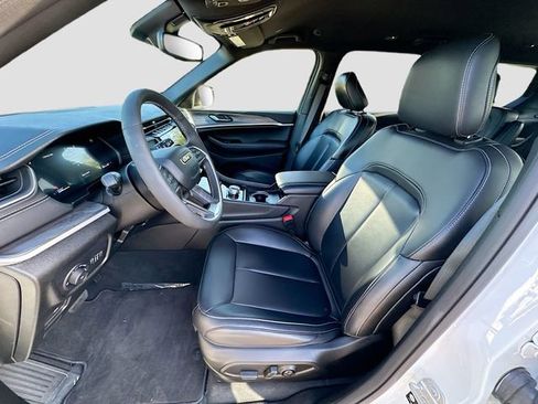 Used 2025 Jeep Grand Cherokee L Limited w/ Black Appearance Package image 21