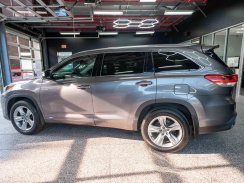 Used 2019 Toyota Highlander Limited image 2