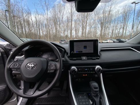 Used 2025 Toyota RAV4 XLE w/ Convenience Package image 22