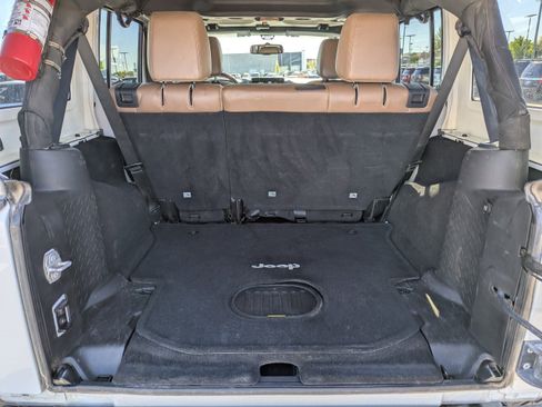 Used 2016 Jeep Wrangler Unlimited Rubicon w/ Connectivity Group AWD/4WD image 31