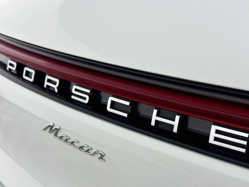 Certified 2020 Porsche Macan AWD/4WD image 31