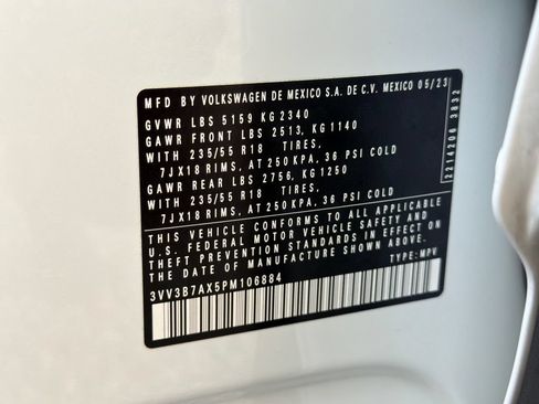Used 2023 Volkswagen Tiguan SE FWD image 39