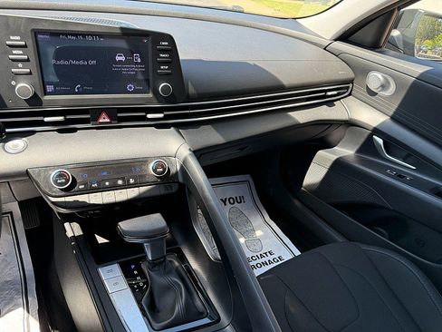 Used 2022 Hyundai Elantra SEL FWD image 19