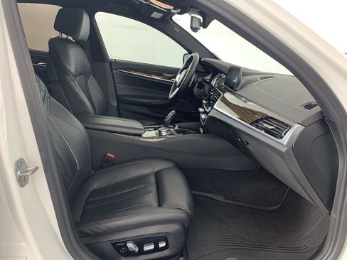 Used 2019 BMW 530i w/ M Sport Package RWD image 40