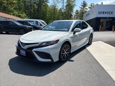 Used 2024 Toyota Camry SE w/ Cold Weather Package AWD/4WD image 3