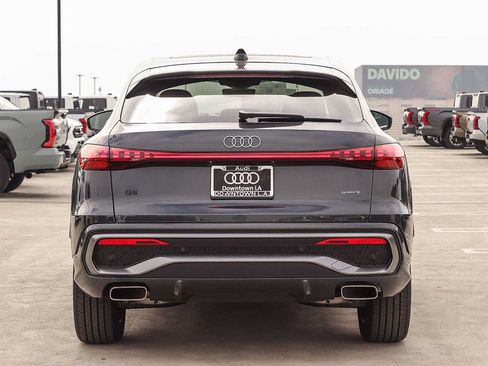 Used 2025 Audi Q5 Premium Plus w/ Premium Plus AWD/4WD image 5