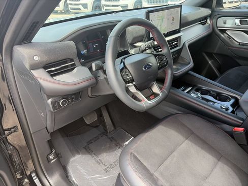 Used 2025 Ford Explorer ST RWD image 10