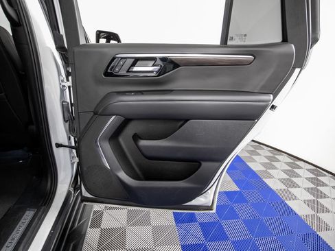 Used 2025 Chevrolet Tahoe LT RWD image 17