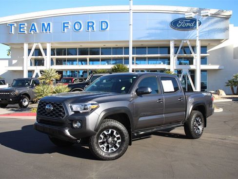 Used 2022 Toyota Tacoma TRD Off-Road image 2