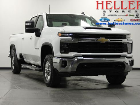 Used 2025 Chevrolet Silverado 2500 LT w/ Convenience Package AWD/4WD image 1