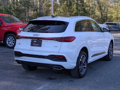 Used 2025 Audi Q5 Premium Plus w/ Premium Plus AWD/4WD image 2