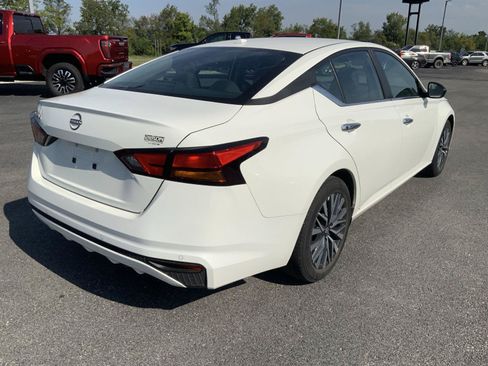 Used 2025 Nissan Altima 2.5 SV FWD image 11