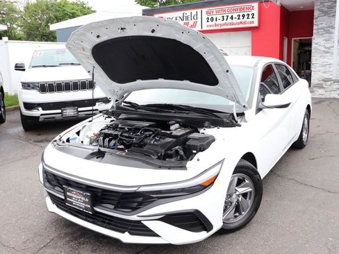 Used 2024 Hyundai Elantra SE FWD image 43