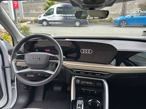 Used 2025 Audi Q5 Premium w/ Convenience Package AWD/4WD image 9