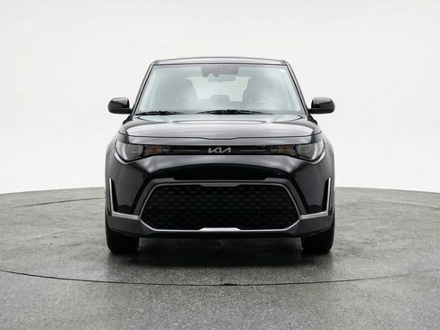 Used 2025 Kia Soul LX w/ LX Technology Package image 2