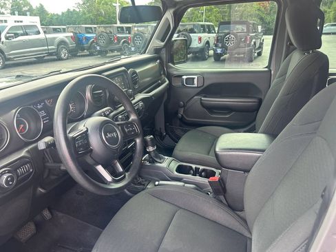 Used 2021 Jeep Gladiator Sport AWD/4WD image 11