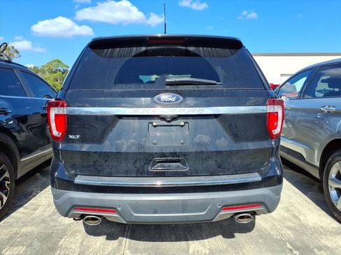 Used 2018 Ford Explorer XLT w/ Equipment Group 202A image 8