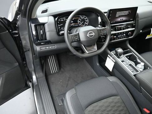 New 2026 Nissan Pathfinder SV w/ SV Premium Package FWD image 15