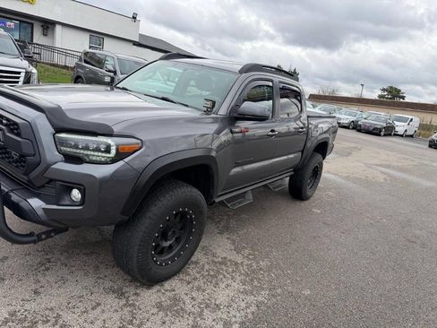Used 2016 Toyota Tacoma TRD Off-Road w/ Premium & Technology Package image 41