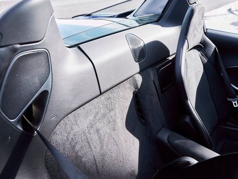 Used 2025 McLaren Artura Spider RWD image 46