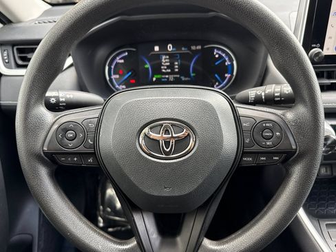 Used 2025 Toyota RAV4 XLE AWD/4WD image 29