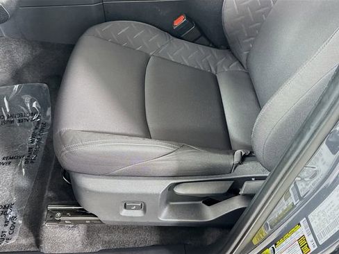 Certified 2025 Toyota Tacoma SR5 AWD/4WD image 18