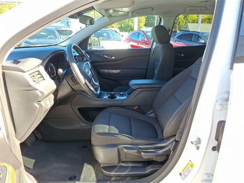 Used 2023 GMC Acadia SLE image 15