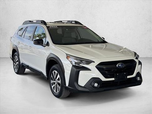 Used 2025 Subaru Outback Premium AWD/4WD image 5