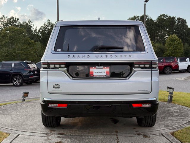 Used 2023 Jeep Grand Wagoneer Series III AWD/4WD image 6