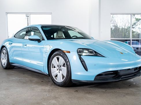 Used 2021 Porsche Taycan image 4