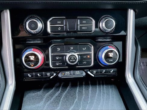 Used 2024 GMC Yukon XL Denali image 31