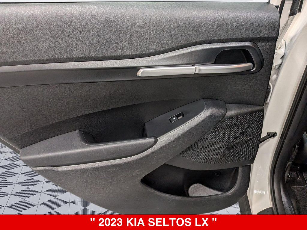 Used 2023 Kia Seltos LX AWD/4WD image 26