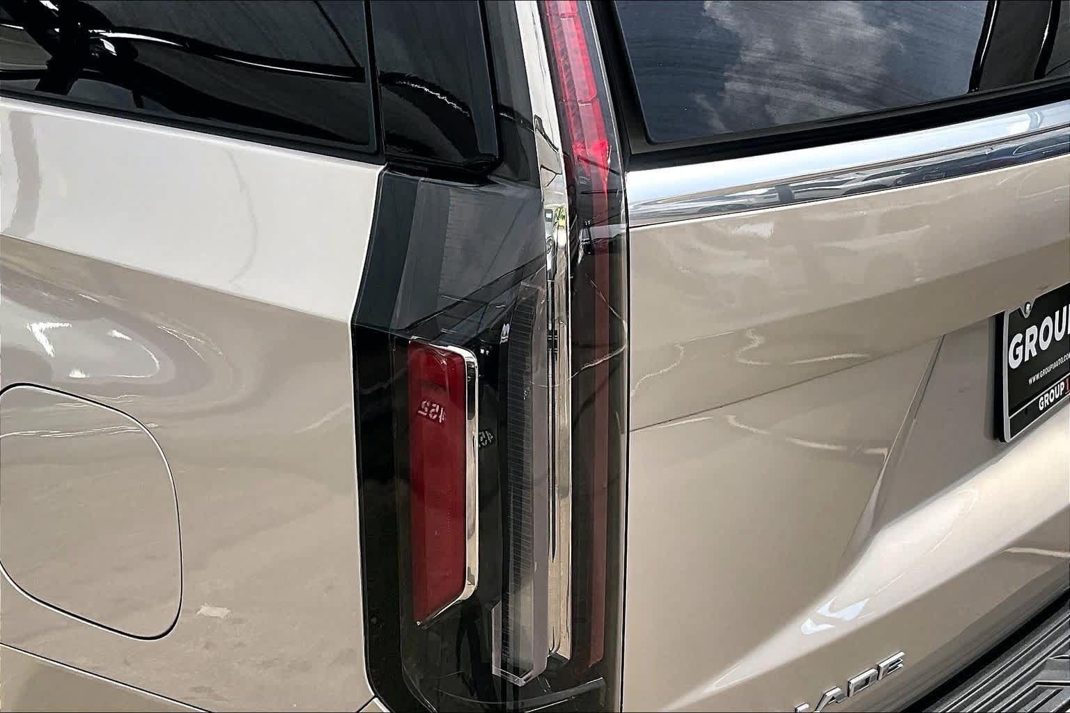 Used 2024 Cadillac Escalade Premium Luxury w/ Performance Package AWD/4WD image 57