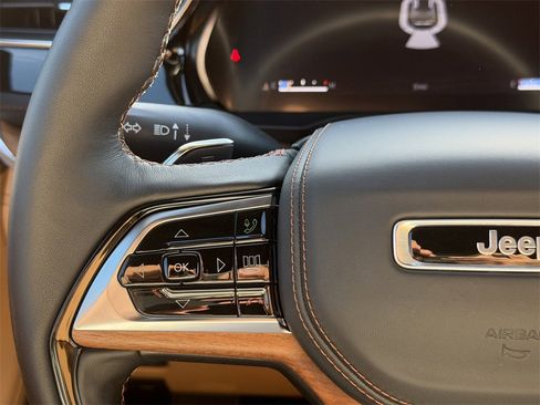 New 2025 Jeep Grand Cherokee L Summit w/ Obsidian Package image 23