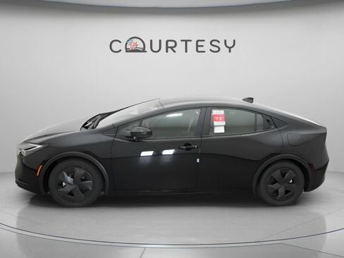 New 2025 Toyota Prius Plug-In Hybrid FWD image 6