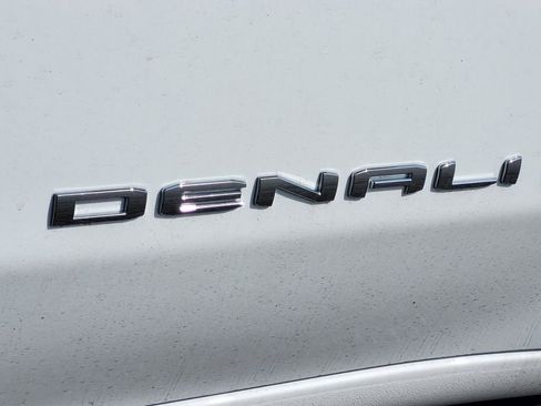 New 2025 GMC Sierra 2500 Denali w/ Denali Reserve Package image 15