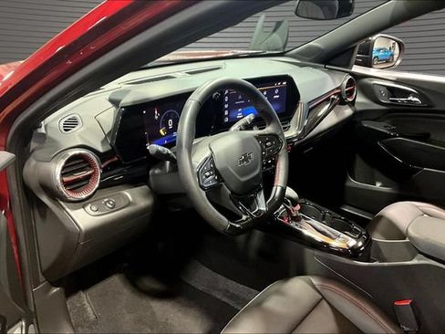 Certified 2025 Chevrolet Trax RS w/ Driver Confidence Package FWD image 17