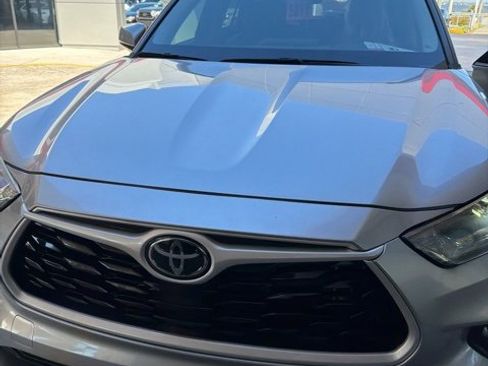 Used 2023 Toyota Highlander XLE image 2