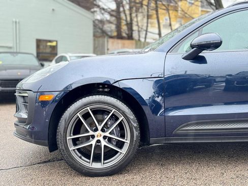 Used 2022 Porsche Macan w/ Premium Package Plus image 10