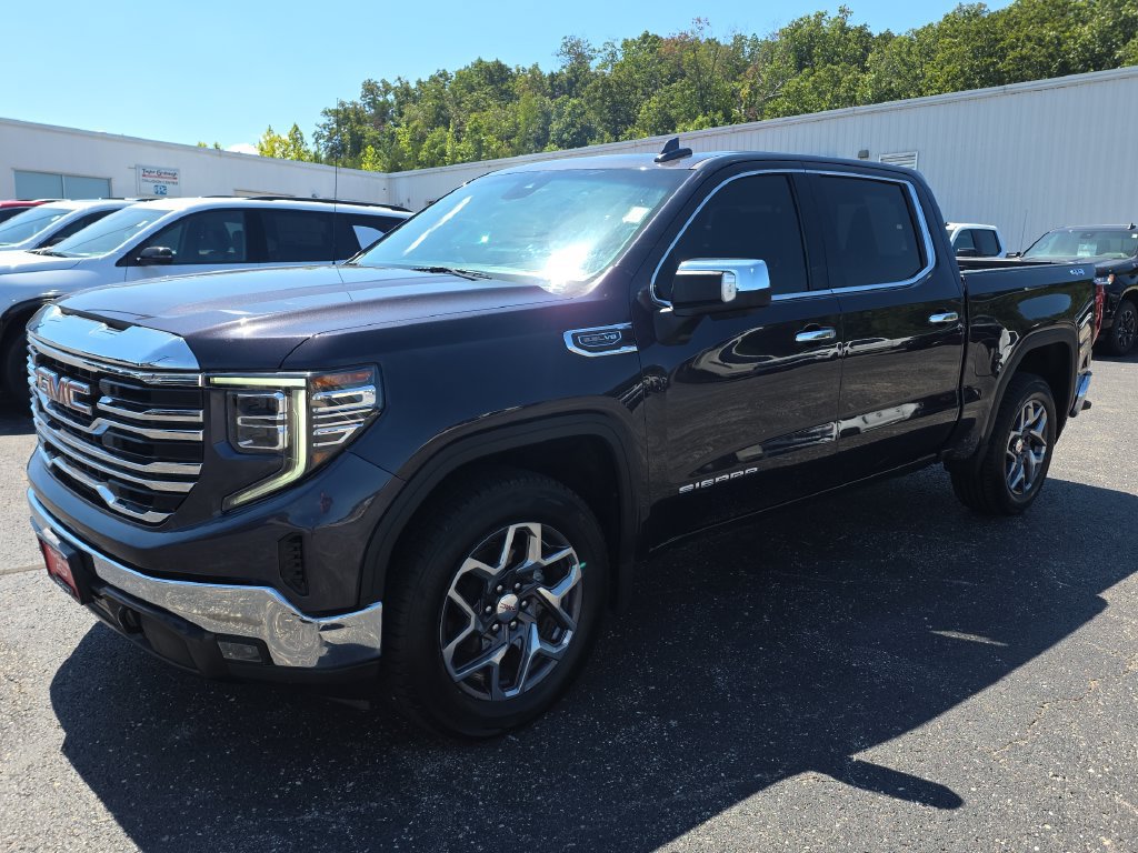 Used 2022 GMC Sierra 1500 SLT w/ SLT Convenience Package AWD/4WD image 4