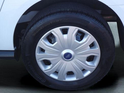 Used 2023 Ford Transit Connect XLT image 9