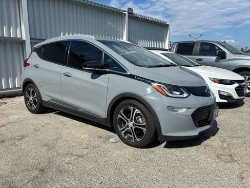 Used 2020 Chevrolet Bolt Premier w/ Infotainment Package FWD image 2