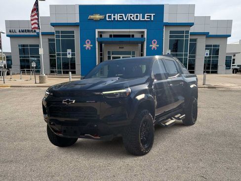 Used 2025 Chevrolet Colorado ZR2 w/ Midnight Edition AWD/4WD image 1