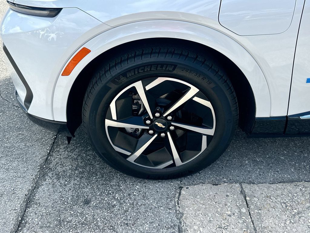 Certified 2024 Chevrolet Equinox EV LT FWD image 29