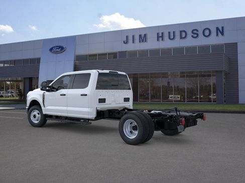 New 2026 Ford F350 4x4 Crew Cab DRW Super Duty image 4