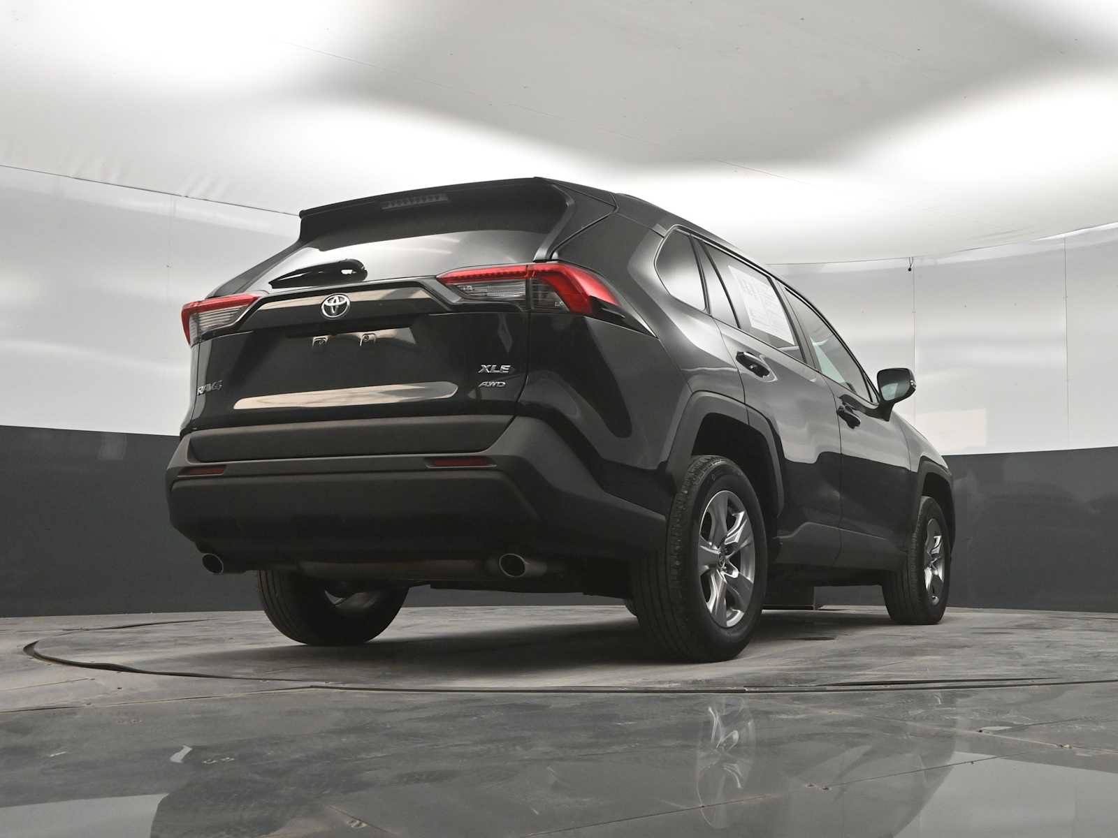 Used 2025 Toyota RAV4 XLE AWD/4WD image 37