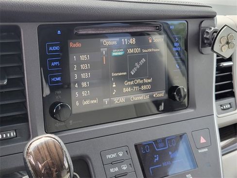 Used 2015 Toyota Sienna XLE image 22