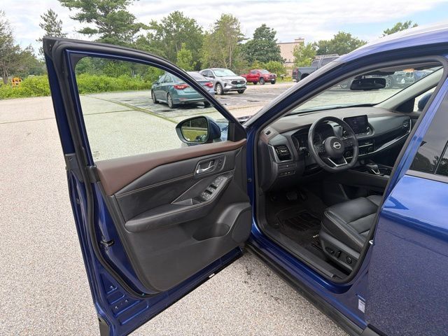 Used 2023 Nissan Rogue SL AWD/4WD image 19