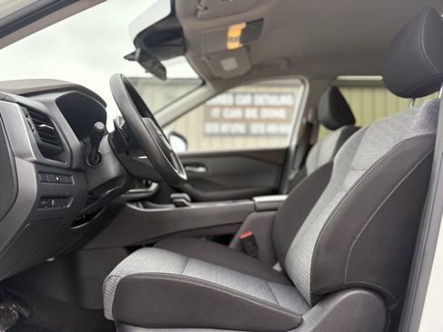 Used 2023 Nissan Rogue SV image 12